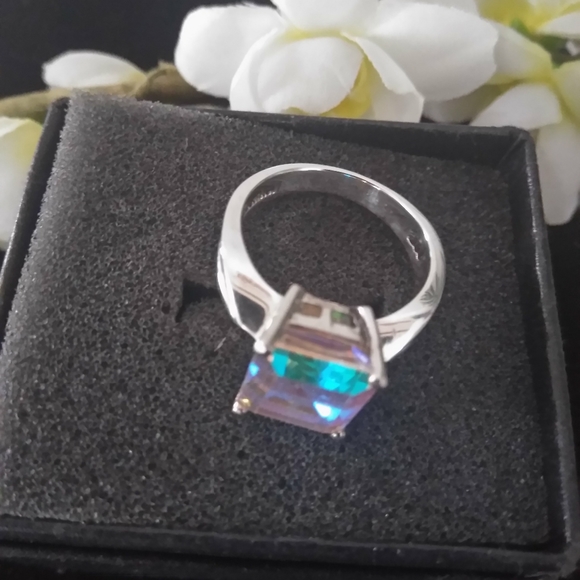 RARE IRIDESCENT WHITE SAPPHIRE TAVOLITE RING - Picture 6 of 10